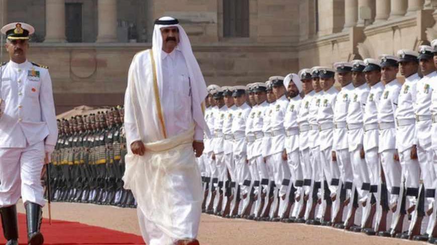 Qatar's Emir Sheikh Hamad bin Khalifa al-Thani (2nd L) inspects a guard of honour during his ceremonial reception at India's presidential palace Rashtrapati Bhavan in New Delhi April 9, 2012. Sheikh Hamad is on a three-day state visit to India. REUTERS/Stringer (INDIA - Tags: POLITICS) FOR BEST QUALITY IMAGE ALSO SEE: GM1E84H05M001 - RTR30ISQ