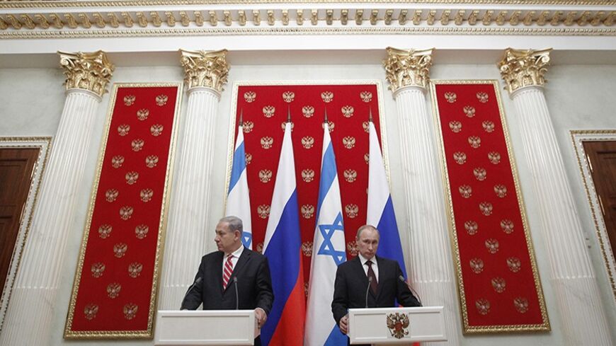 Russian President Vladimir Putin (R) and Israel's Prime Minister Benjamin Netanyahu take part in a joint news conference in Moscow's Kremlin November 20, 2013.  Putin said after talks that both sides hoped a "mutually acceptable resolution" could soon be found over Iran's nuclear ambitions. REUTERS/Maxim Shemetov (RUSSIA  - Tags: POLITICS) - RTX15M32