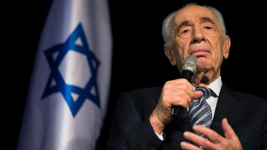 Israel's President Shimon Peres speaks to the media during a news conference in the southern town of Sderot July 6, 2014. REUTERS/Amir Cohen/File Photo     TPX IMAGES OF THE DAY      - RTSNKPZ