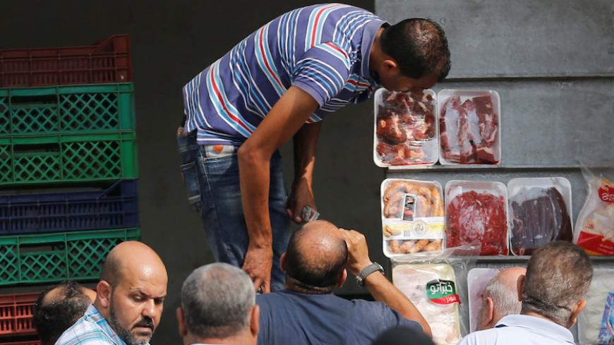 A man asks for price of subsidized food in a popular market at Abbdien square in Cairo, Egypt October 20, 2016. Picture taken October 20, 2016. REUTERS/Amr Abdallah Dalsh - RTX2RQ2N