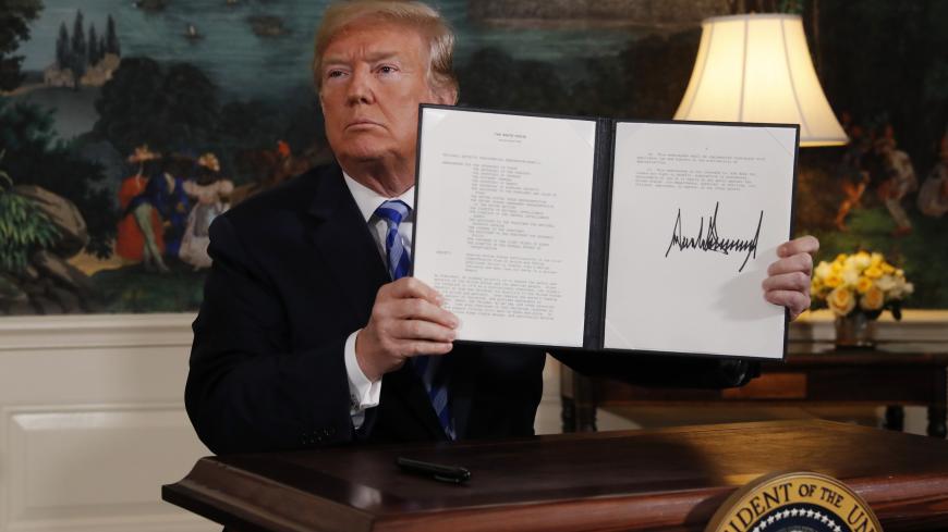 U.S. President Donald Trump displays a presidential memorandum after announcing his intent to withdraw from the JCPOA Iran nuclear agreement in the Diplomatic Room at the White House in Washington, U.S., May 8, 2018. REUTERS/Jonathan Ernst - HP1EE581FULTV