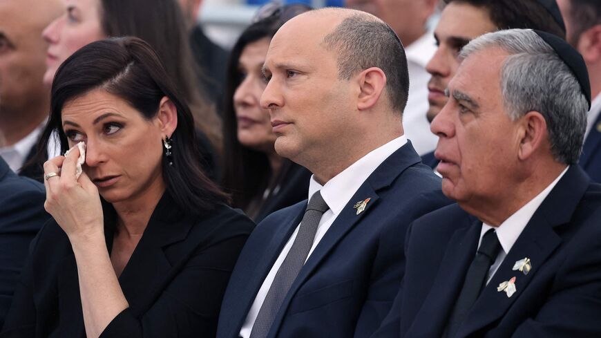 Israeli Prime Minister Naftali Bennett (C) and his wife, Galit.