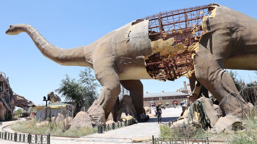 A dinosaur theme park for families