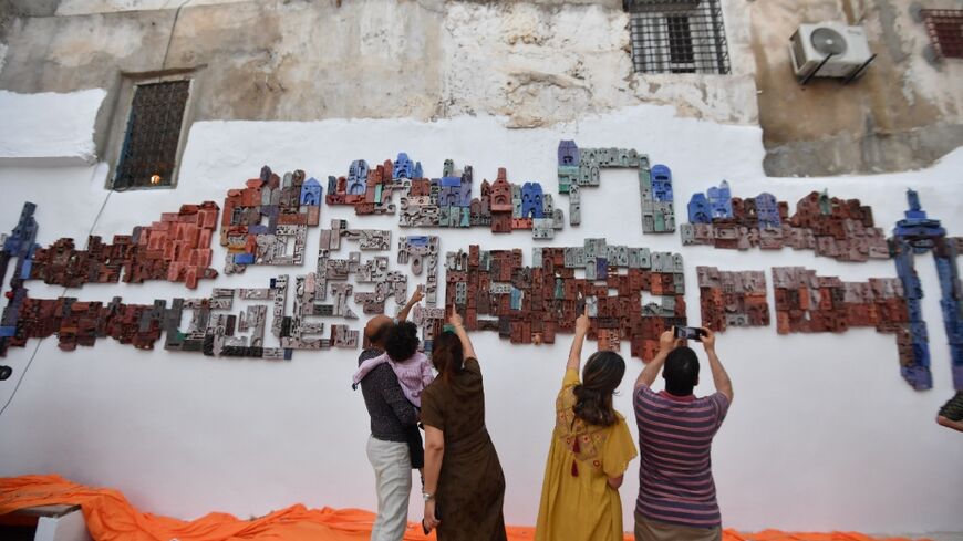 '1001 Bricks' took shape over a year through workshops that culminated in a large bas-relief made of carved and painted clay bricks, in the old medina of Tunis