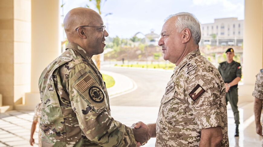 US-Jordan joint chiefs shake hands