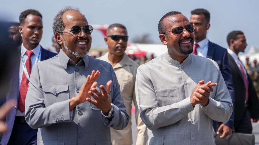 Somali President Hassan Sheikh Mohamud (L) and Ethiopian Prime Minister Abiy Ahmed (R) during Ahmed's visit to Mogadishu, Feb. 27, 2025.