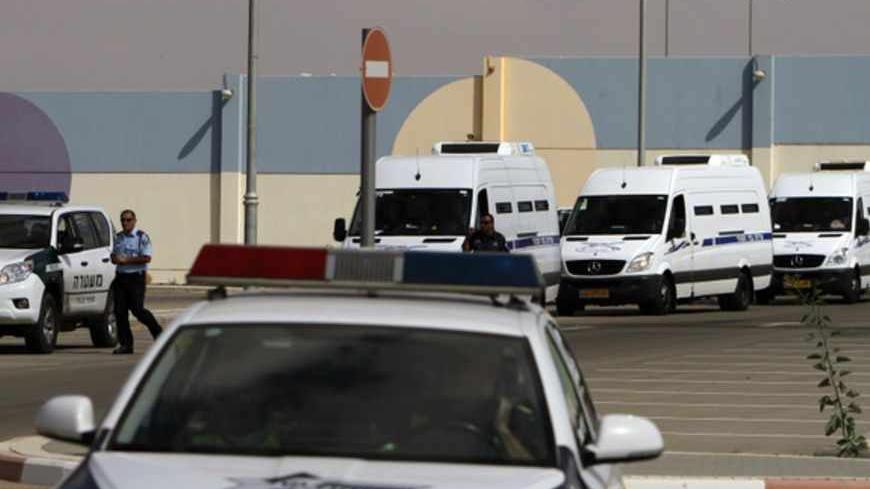 A convoy of Israeli Prison Authority vehicles leaves Ela prison in the southern city of Beersheba, as they transport Egyptian prisoners due to be released through the border crossing next to the Egyptian Red Sea resort of Taba, October 27, 2011. Egyptians gathered at the border with Israel on Thursday awaiting the handover of prisoners to be exchanged for an American-Israeli man held by Egypt and accused of spying. REUTERS/Amir Cohen (ISRAEL - Tags: POLITICS CRIME LAW) - RTR2T9EU