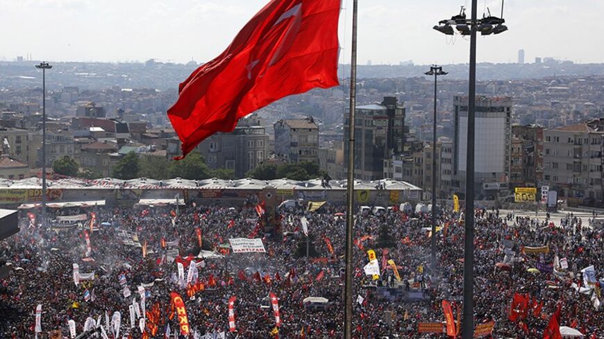 Barricade during Taksim Gezi Park protests, Istanbul, Turkey Stock Photo -  Alamy