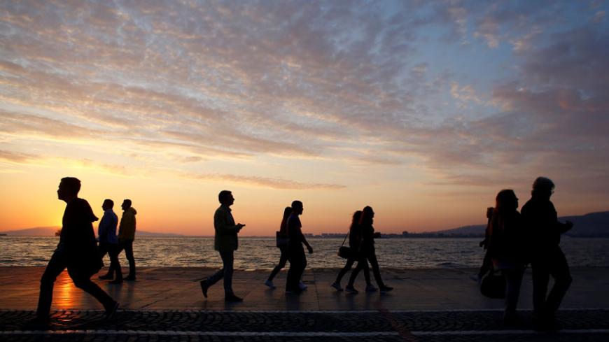 People walk along during sunset in the Aegean port city of Izmir, Turkey, April 15, 2017.  REUTERS/Osman Orsal - RTS12GNP