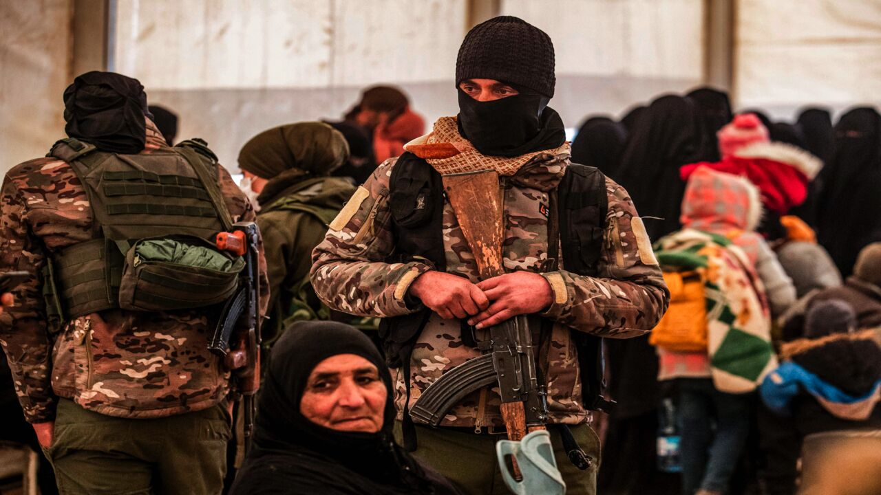 A member of the Syrian Kurdish internal security services known as Asayish stands guard during the release of persons suspected of being related to Islamic State (IS) group fighters from the Kurdish-run al-Hol camp in Hasakeh governorate in northeastern Syria, on January 19, 2021.