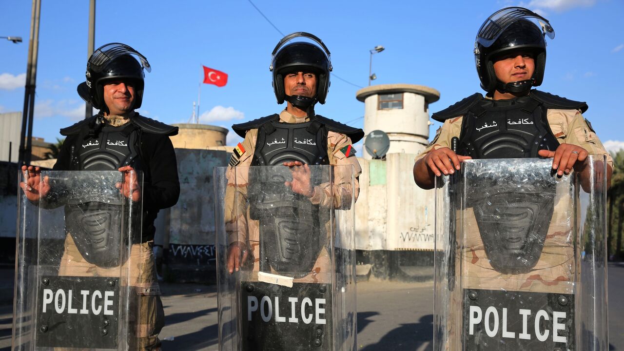 Iraqi police protect Turkish embassy against protest