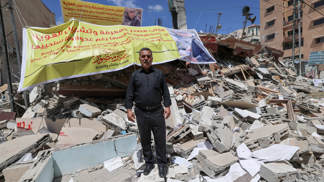 Samir Mansour and bookstore ruins 