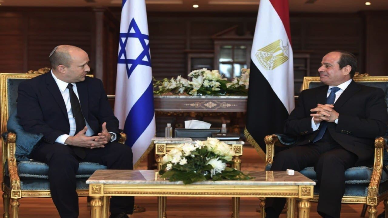 Egyptian President Abdel Fattah al-Sisi and Israeli Prime Minister Naftali Bennett.