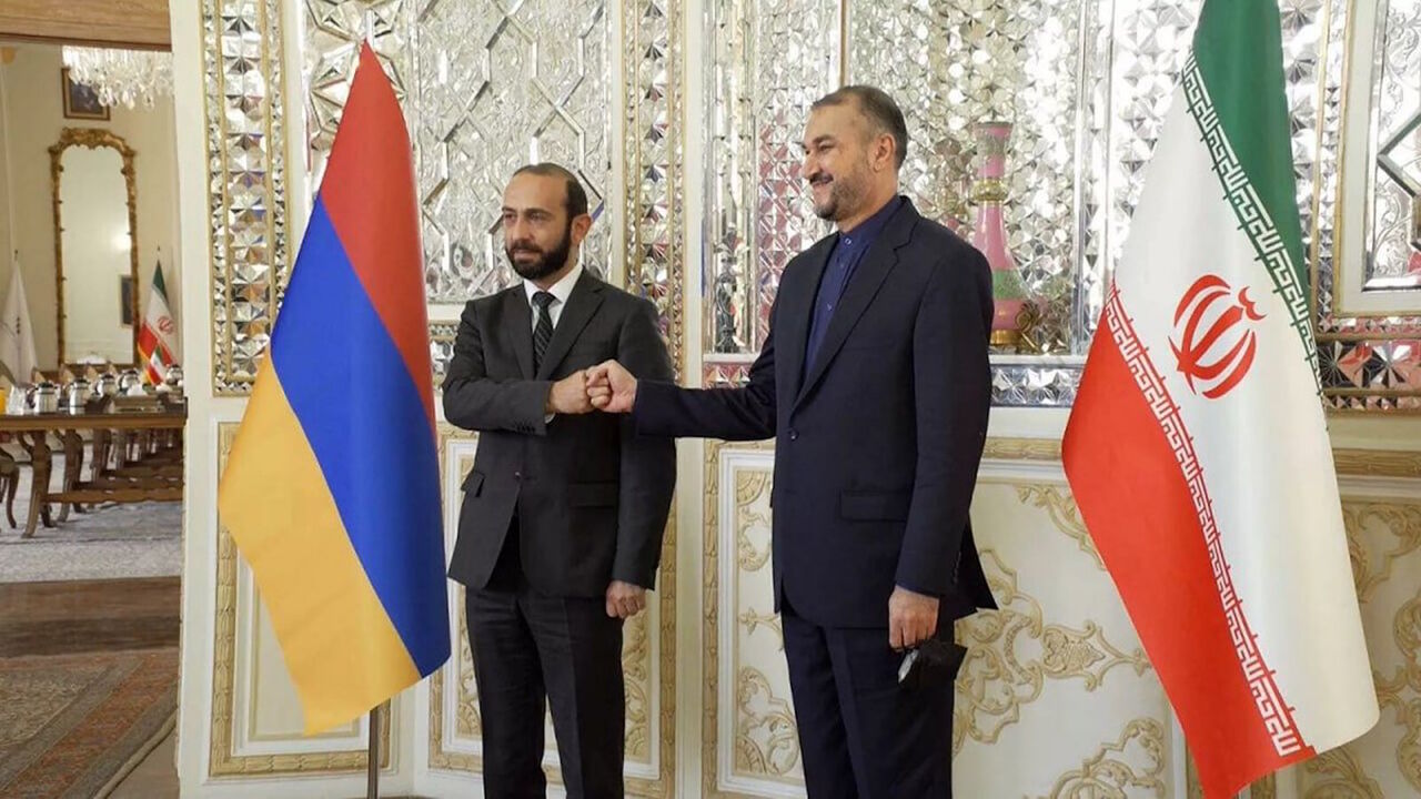 Iranian Foreign Minister Hossein Amir-Abdollahian (R) meets with his Armenian counterpart Ararat Mirzoyan (L) in Tehran on Oct. 4, 2021.