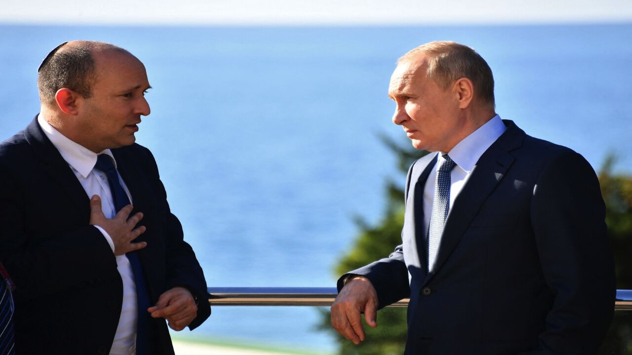 Russian President Vladimir Putin (R) speaks with Israeli Prime Minister Naftali Bennett during their meeting in Sochi on Oct. 22, 2021.