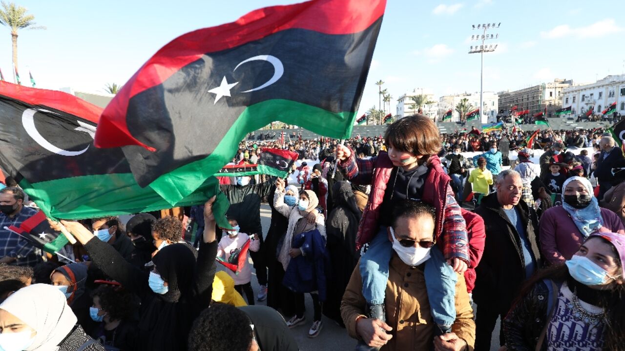 The UN has warned of a new escalation in Libya after a parallel government took office this week and offered to mediate between rival factions to push for long-delayed elections