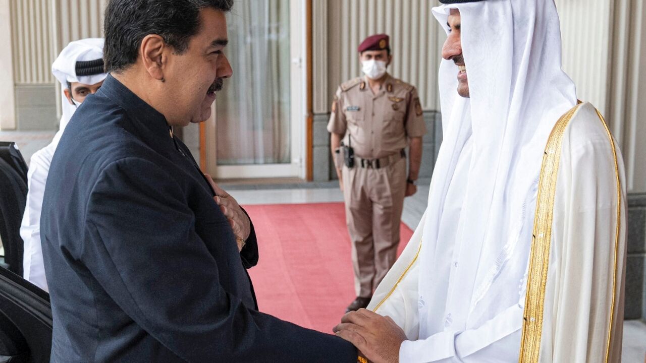 Qatar's Emir Sheikh Tamim bin Hamad Al-Thani (R) receives Venezuela's President Nicolas Maduro at the Royal Palace in Doha