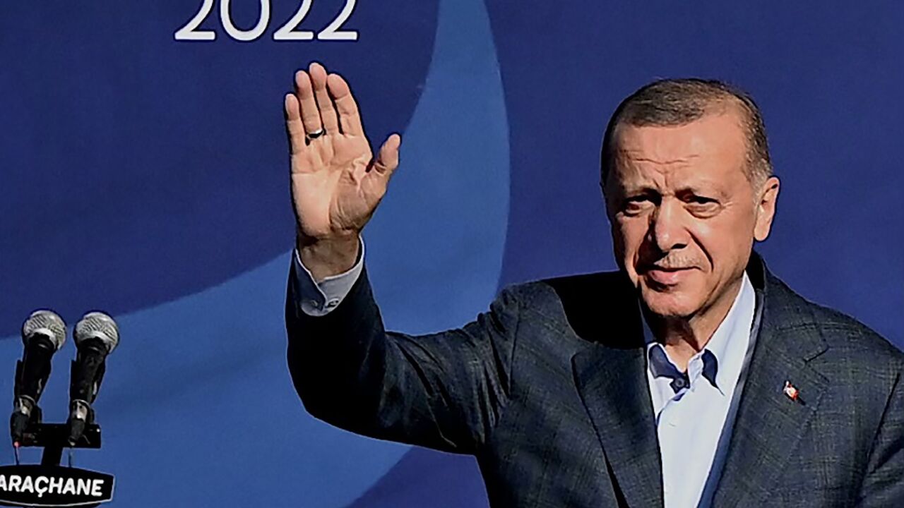 Turkish President Recep Tayyip Erdogan has renewed his threat to "freeze" Nato membership bids from Finland and Sweden
