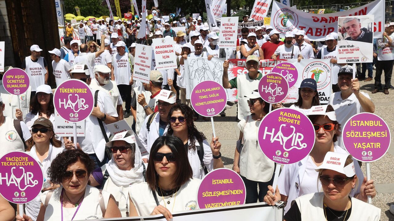 Health care workers protest, calling on the government to improve working conditions in Ankara, on May 29, 2022. 