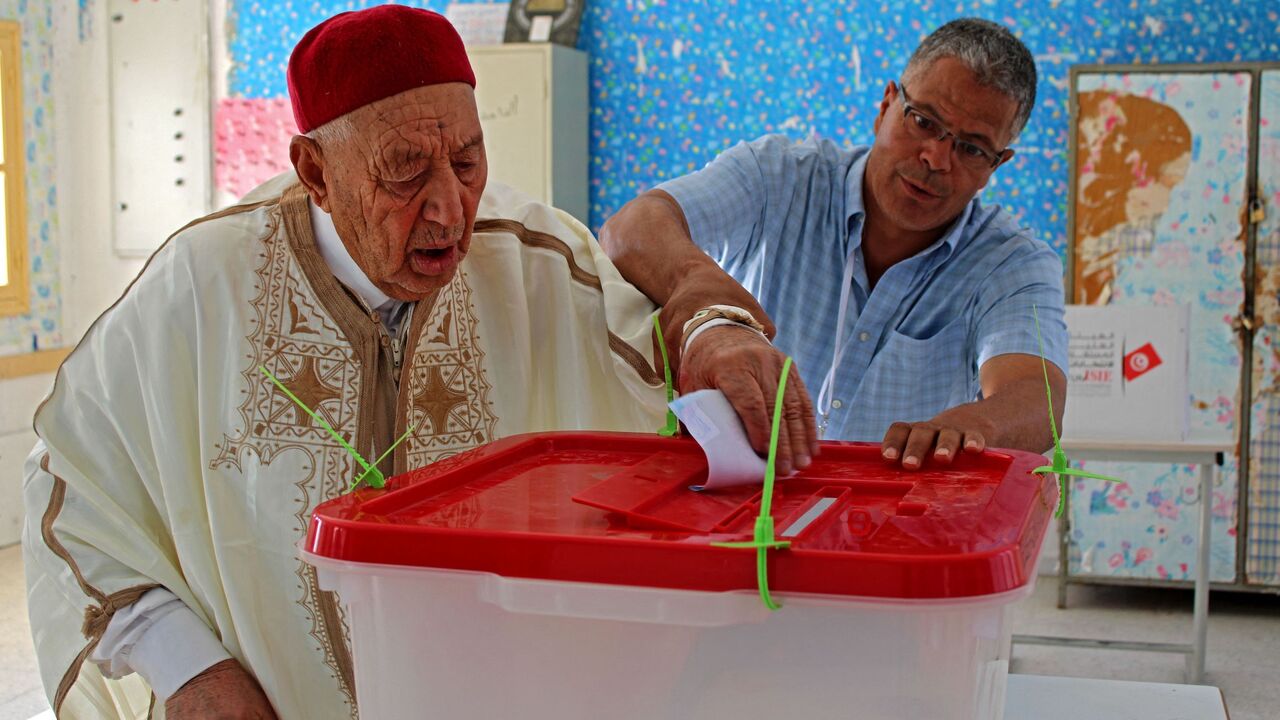 An elderly Tunisian man votes during a referendum on a draft constitution put forward by the country's president.