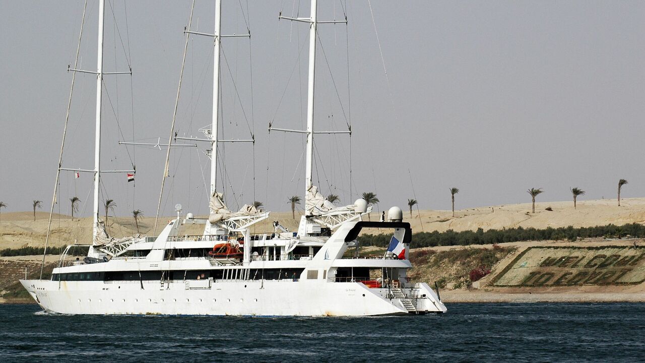 Suez yacht