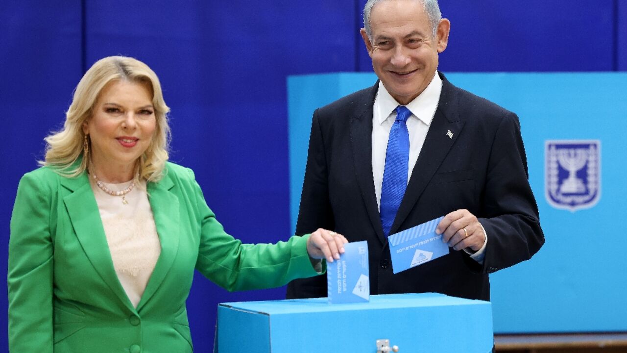 Likud leader Benjamin Netanyahu and his wife Sara cast their ballots
