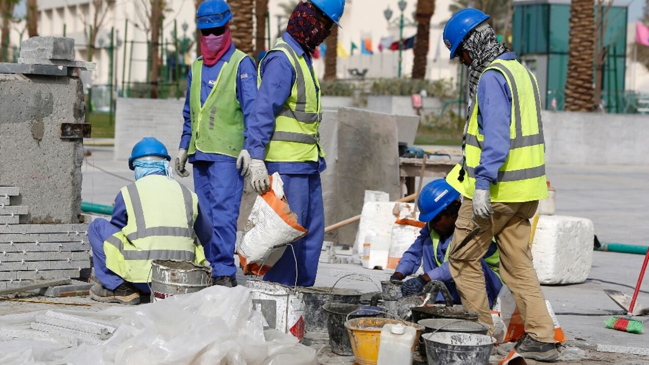 Workers of Vinci's Qatar subsidiary QDVC preparing cement in Doha in 2015