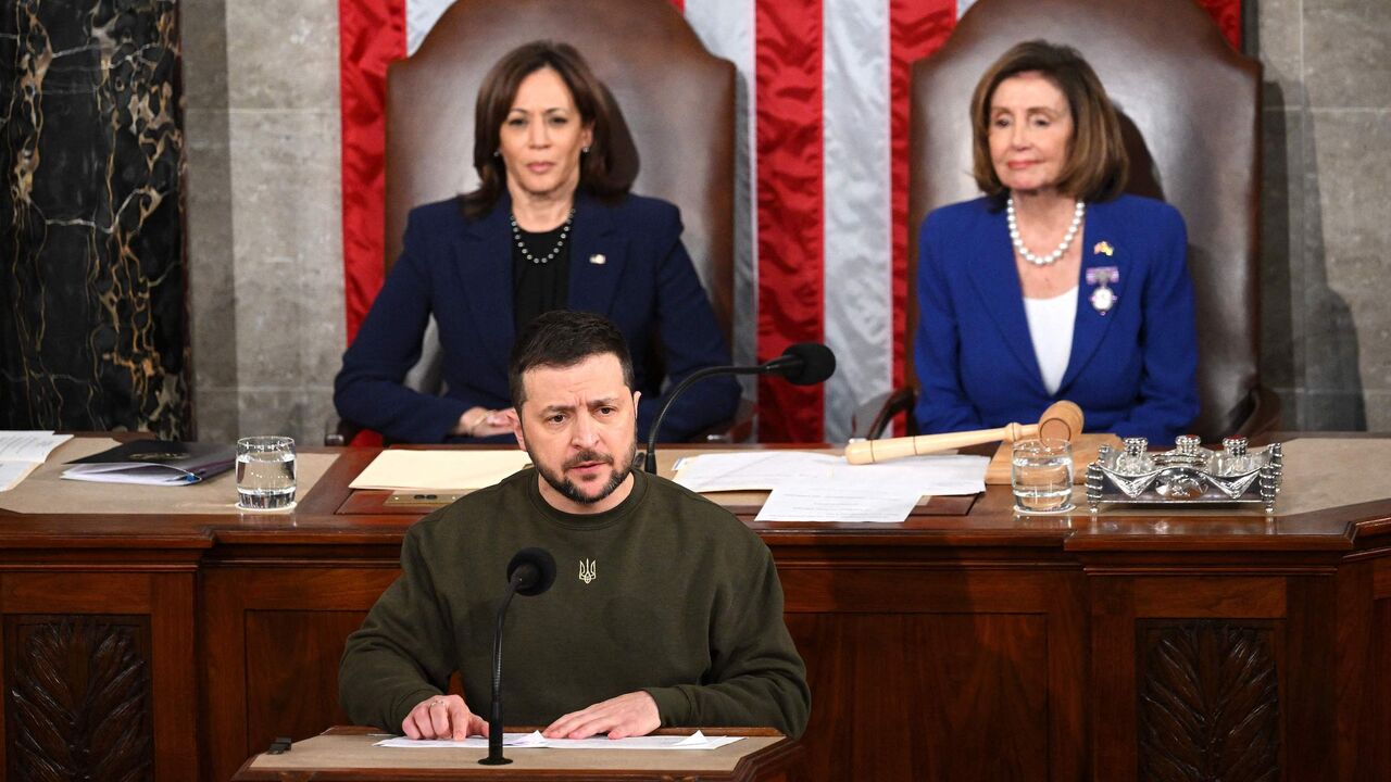 Ukraine's President Volodymyr Zelenskyy addresses the US Congress flanked by US Vice President Kamala Harris (L) and US House Speaker Nancy Pelosi (D-CA) at the US Capitol in Washington, DC on Dec. 21, 2022. - 