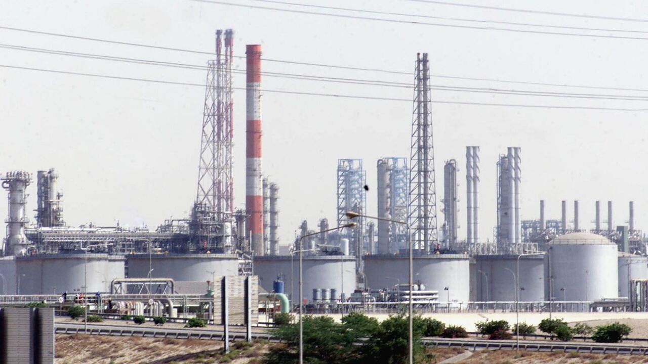 A general view dated 01 June 2004 of an oil installation in Saudi Arabia's northeastern Gulf port of Jubail. The United Arab Emirates (UAE) will increase oil output this month by 400,000 barrels per day (bpd) over its OPEC quota to help ease record prices, Oil Minister Obeid bin Saif al-Nassiri announced 02 June 2004. Nassiri spoke before departing for Beirut where the oil cartel holds a formal meeting tomorrow. Crude oil futures in New York surged 01 June to a record closing price of 42.33 dollars a barrel