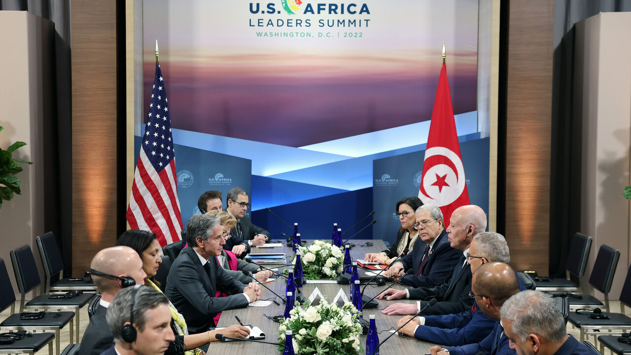 U.S. Secretary of State Antony Blinken (L) meets with Tunisian President Kais Saied (R).