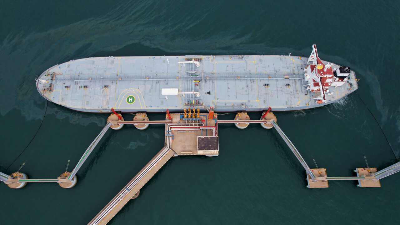  An oil tanker unloads imported crude oil at Qingdao port in China's eastern Shandong province on May 9, 2022. - China OUT (Photo by AFP) / China OUT (Photo by STR/AFP via Getty Images)