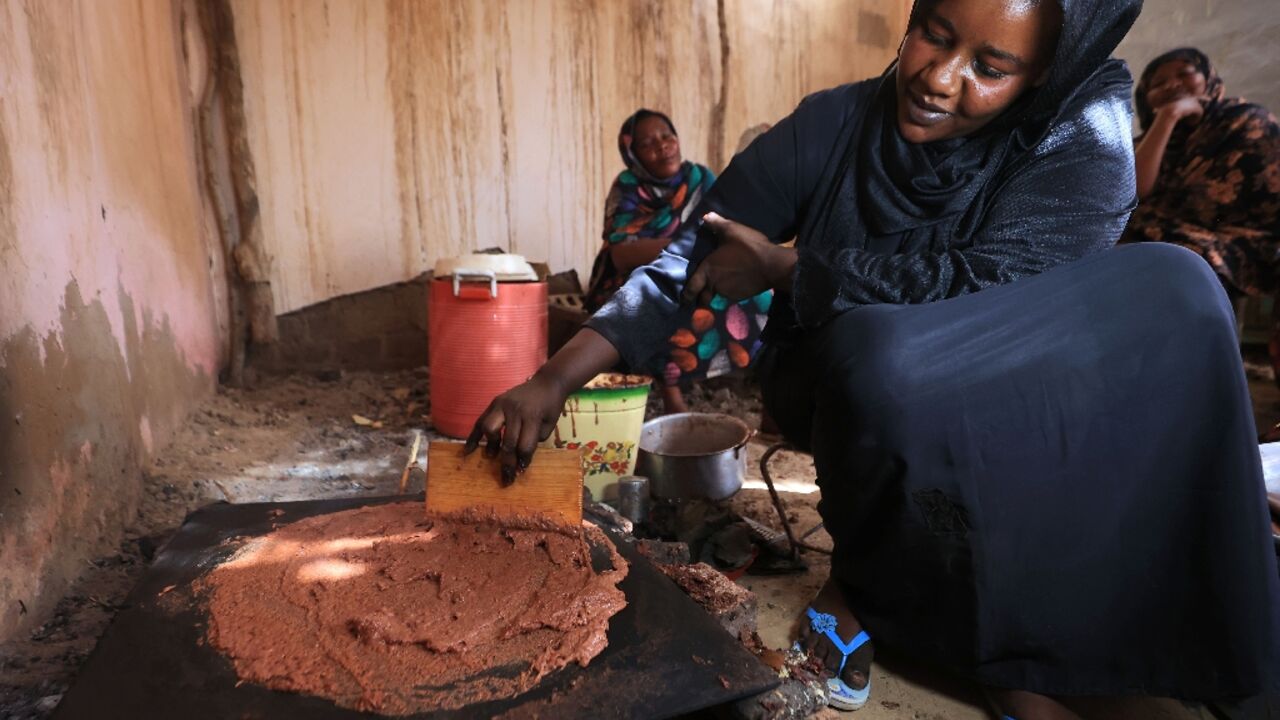 Sudanese women prepare 'helo-murr', a drink synonymous with the Islamic holy month of Ramadan