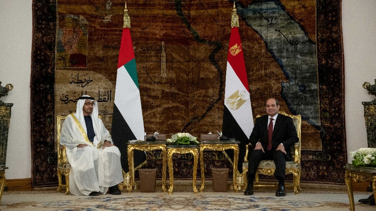 Egypt's President Abdel Fattah al-Sisi receiving the UAE's President Sheikh Mohamed bin Zayed al-Nahyan at the presidential palace in Cairo