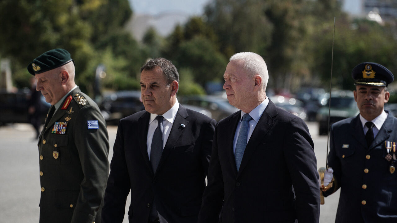 The Incubent Chief of the Hellenic National Defence General Staff General Konstantinos Floros (L),Greece's Minister of Defence Nikos Panagiotopoulos (M) and his Israeli counterpart Yoav Gallant (R) review an honor guard prior to their meeting, at the Ministry of National Defence in Athens, Greece, on May 4, 2023 (Photo by Menelaos Myrillas / SOOC / SOOC via AFP) (Photo by MENELAOS MYRILLAS/SOOC/AFP via Getty Images)