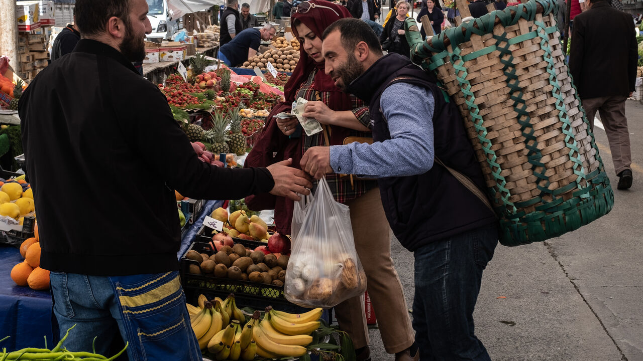 ISTANBUL, TURKEY - MAY 03: People shop at a local street market on May 03, 2023 in Istanbul, Turkey. Persistently high inflation has led to a cost-of-living crisis in Turkey that has hurt President Erdogan's popularity ahead of the March 14 presidential election. (Photo by Burak Kara/Getty Images)