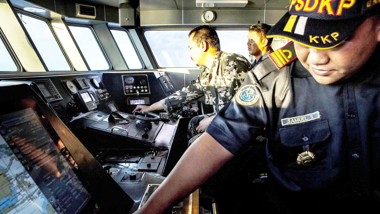 Security ship crew members of Ministry of Maritime Affairs and Fisheries monitor radar during a patrol in the South China Sea, Natuna, Ranai, Indonesia, Aug. 17, 2016.