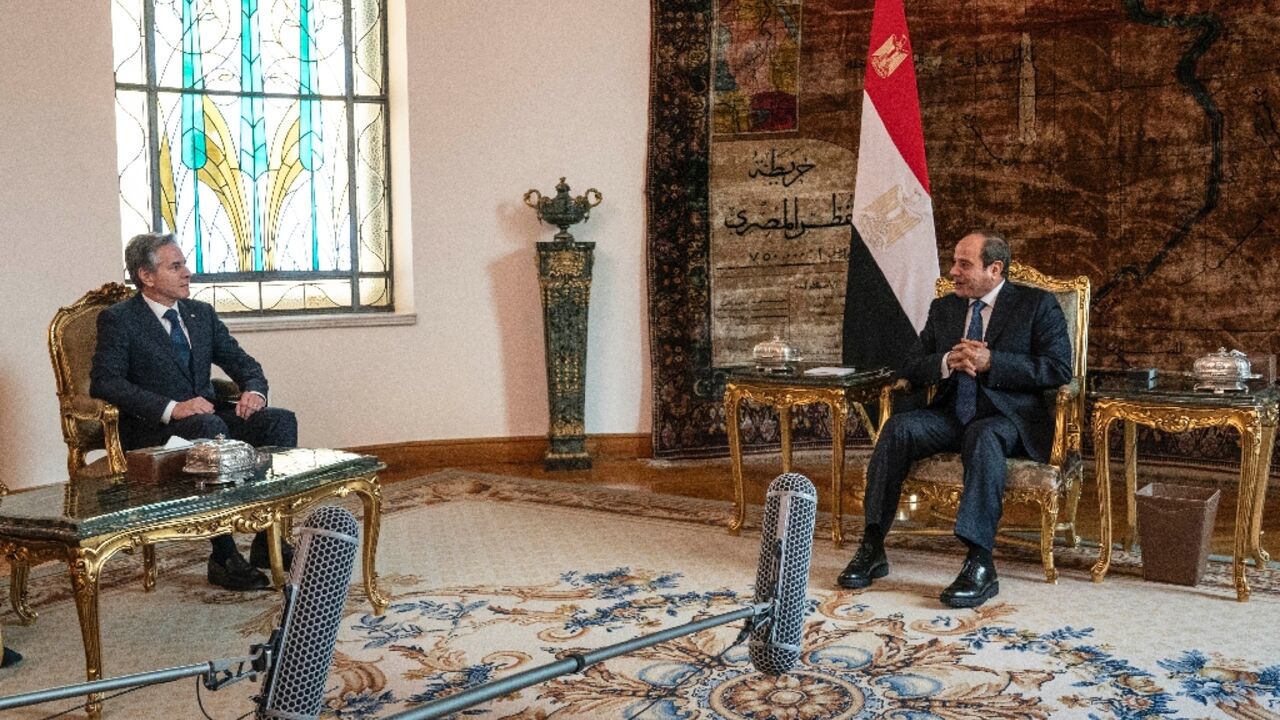 Egypt's President Abdel Fattah al-Sisi (R) meets with US Secretary of State Antony Blinken in Cairo 