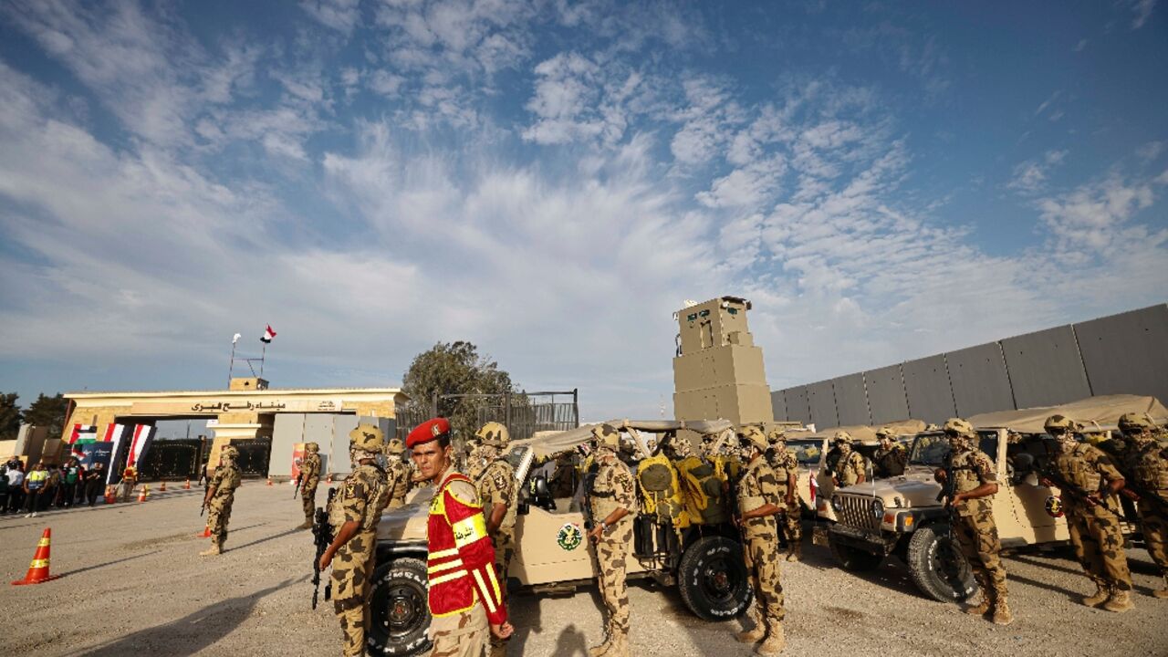 Egyptian soldiers stand guard during a visit by Prime Minister Mostafa Madbouli to the Rafah crossing border 