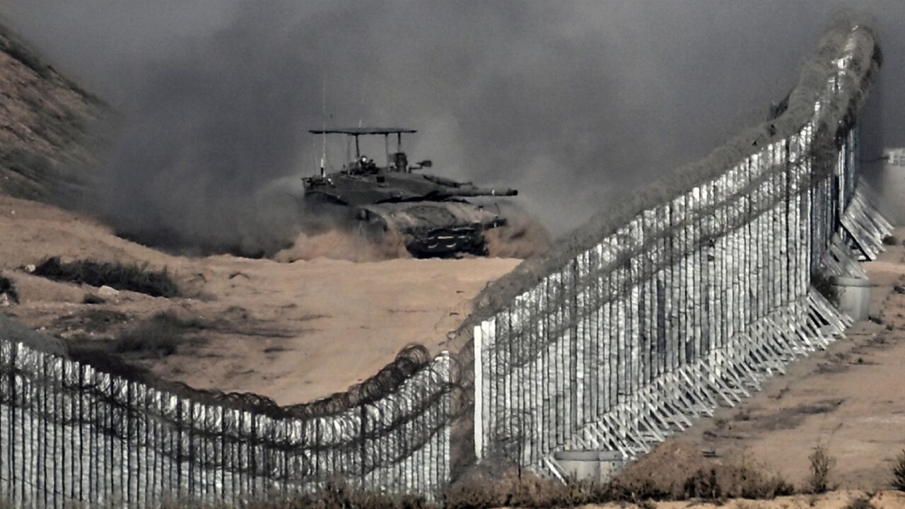 Fighting continues to rage in densely populated Gaza, despite calls for a ceasefire