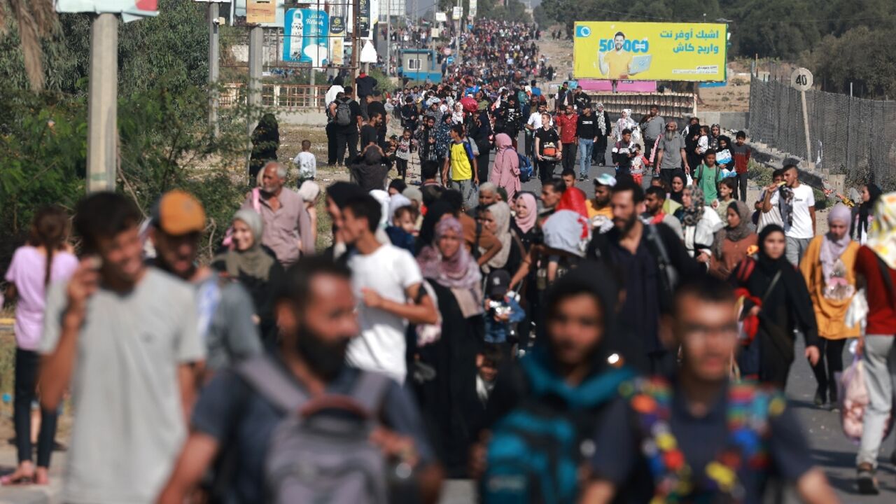 Palestinians flee Gaza City towards the south