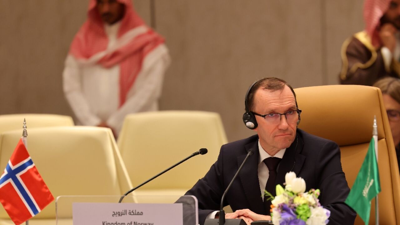 Norwegian Foreign Minister Espen Barth Eide has called for an "Arab-European leadership" to jump-start a two-state solution to the Israeli-Palestinian conflict during talks in the Saudi capital