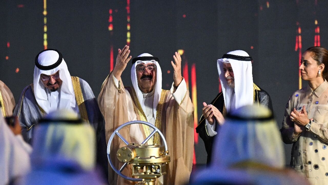 Kuwait's emir, Sheikh Meshal al-Ahmed al-Sabah (C), formally opens Al-Zour oil refinery, one of the biggest in the Middle East