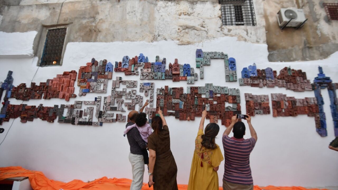 '1001 Bricks' took shape over a year through workshops that culminated in a large bas-relief made of carved and painted clay bricks, in the old medina of Tunis