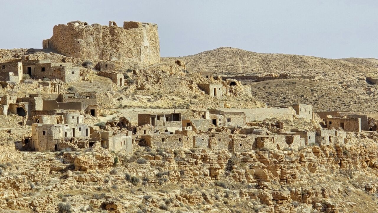 Kabaw, like many villages in the Nafusa Mountains, is primarily inhabited by Amazigh people, a non-Arab minority