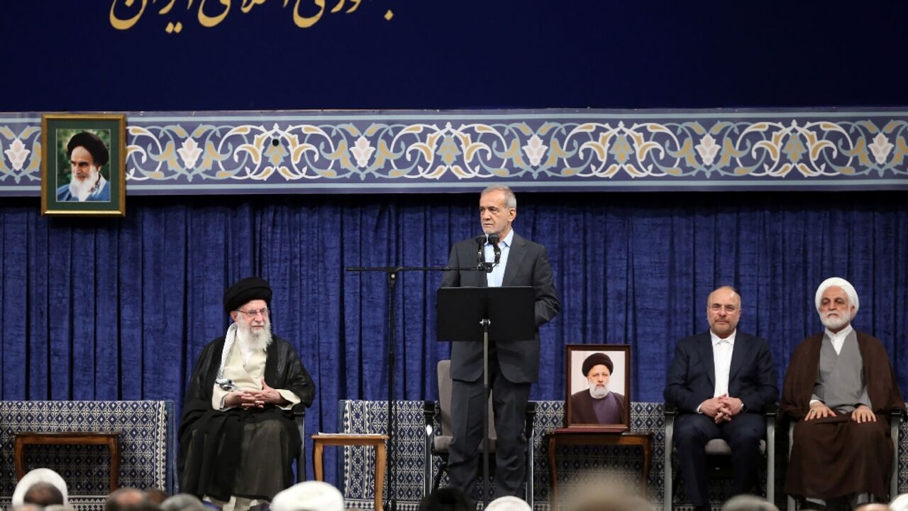 Masoud Pezeshikan speaking at the endorsement ceremony in Tehran
