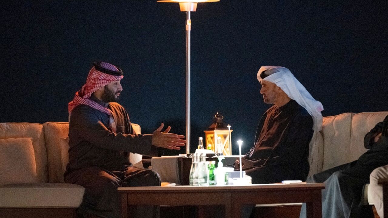 UAE President Sheikh Mohamed bin Zayed Al Nahyan (R) meting Saudi Crown Prince Mohammed bin Salman in Al Ain