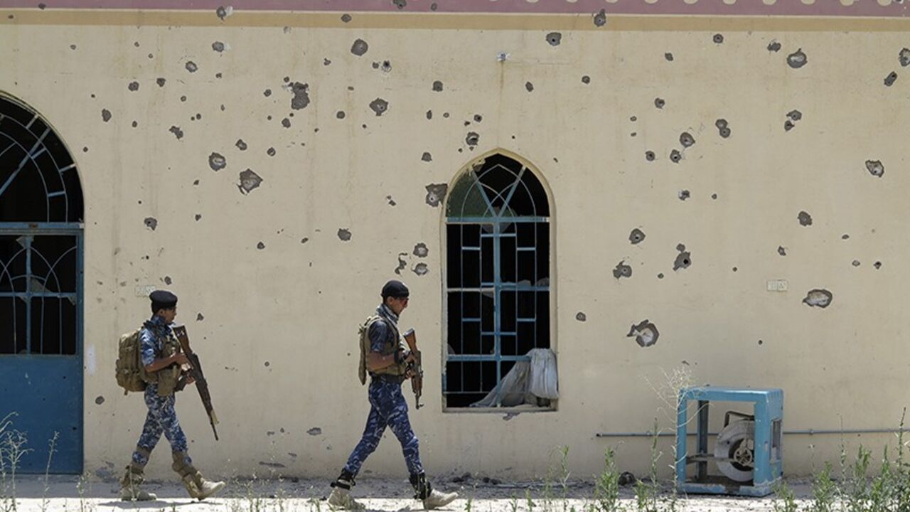 Iraqi forces walk during a patrol looking for militants from the al Qaeda faction, the Islamic State of Iraq and the Levant (ISIL), explosives and weapons in a neighbourhood in Ramadi May 14, 2014. Thousands of civilians have fled Falluja since last week after the Iraqi military intensified shelling in a new bid to crush a five-month old Sunni uprising, killing scores of people in what residents describe as massive indiscriminate bombardment. More than 420,000 people have already escaped the two main cities