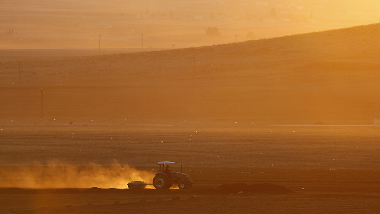 A Turkish farmer works on his field near the Mursitpinar border crossing on the Turkish-Syrian border in the southeastern town of Suruc in Sanliurfa province November 18, 2014. REUTERS/Osman Orsal (TURKEY - Tags: AGRICULTURE SOCIETY) - RTR4ELK1