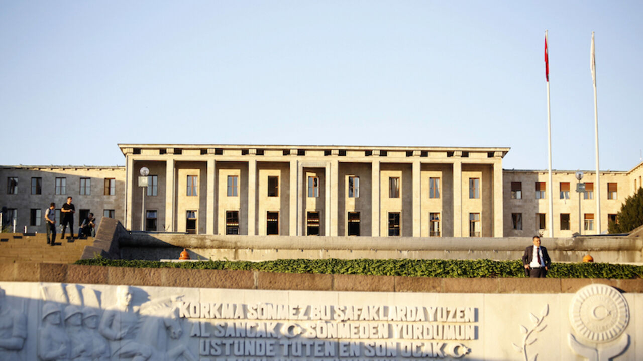 People are pictured outside the parliament building in Ankara, Turkey July 16, 2016, after an attempted Turkish military coup.     REUTERS/Tumay Berkin - RTSI91O