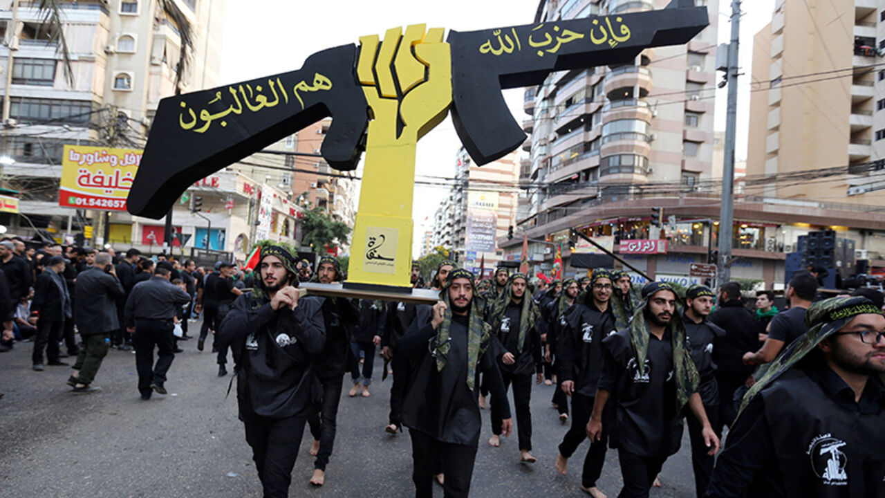 Lebanese Hezbollah supporters carry a replica of Hezbollah emblem during a religious procession to mark Ashura in Beirut's southern suburbs, Lebanon October 12, 2016. REUTERS/Aziz Taher - RTSRWQ6